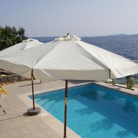 Apartments Niana With Heated Seawater Swimingpool Donji Okrug  エクステリア 写真