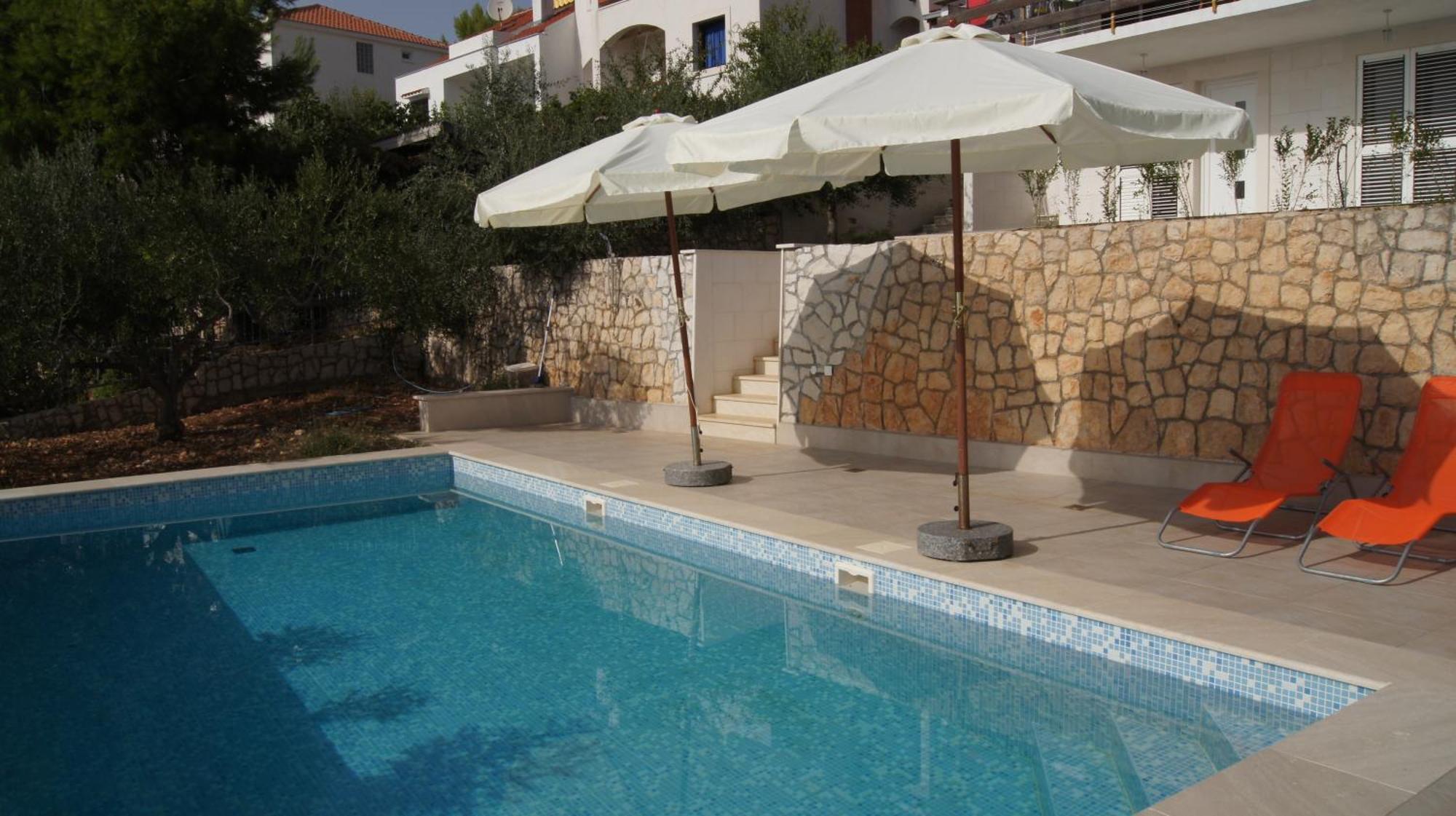 Apartments Niana With Heated Seawater Swimingpool Donji Okrug  エクステリア 写真