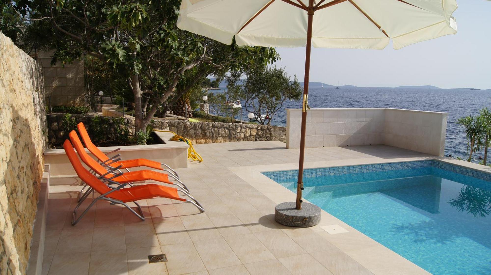 Apartments Niana With Heated Seawater Swimingpool Donji Okrug  エクステリア 写真