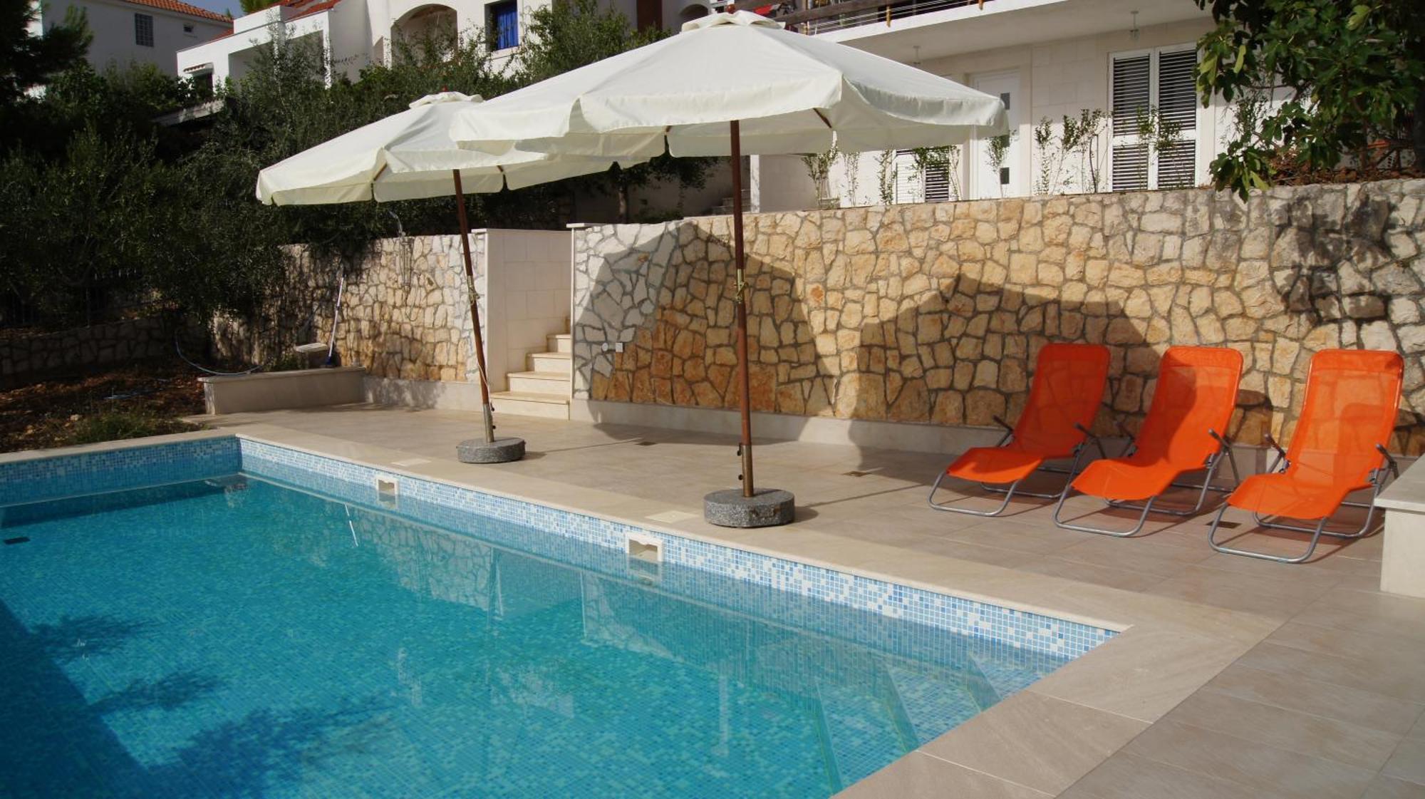 Apartments Niana With Heated Seawater Swimingpool Donji Okrug  エクステリア 写真