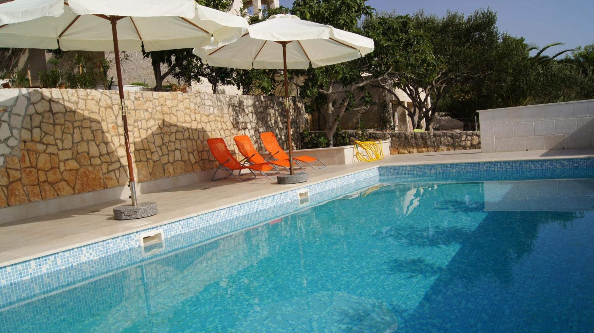Apartments Niana With Heated Seawater Swimingpool Donji Okrug  エクステリア 写真