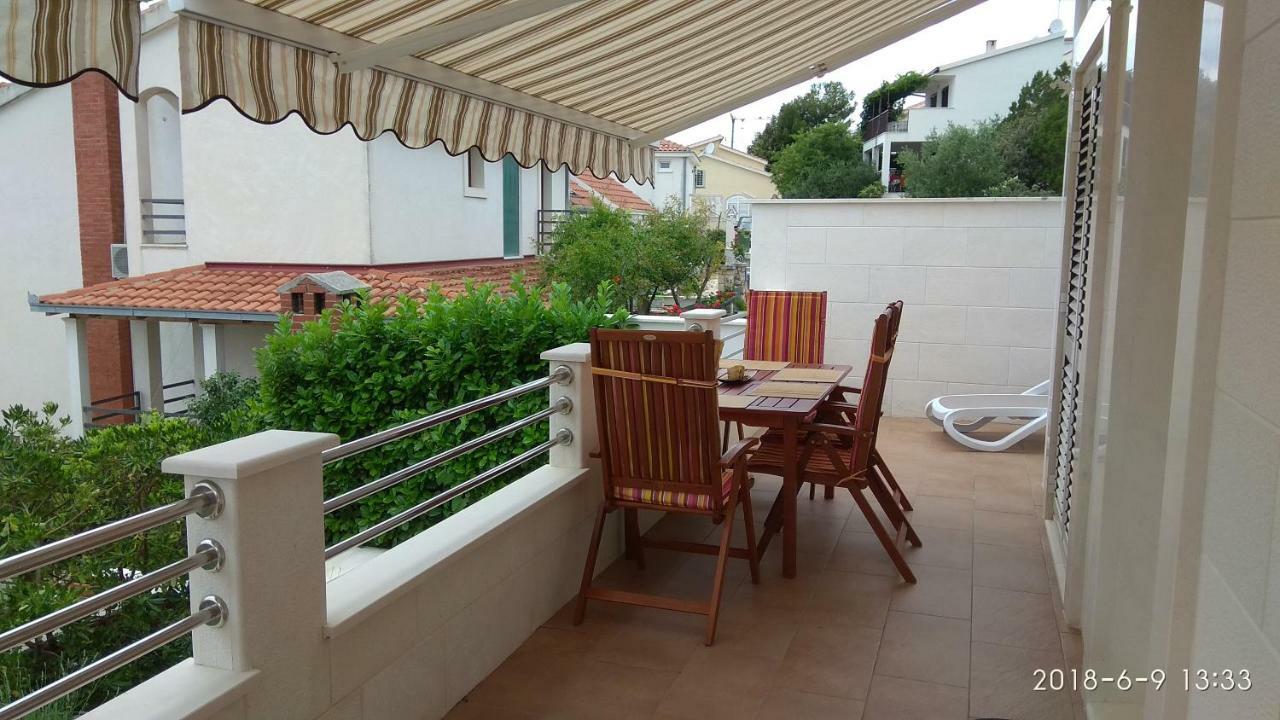 Apartments Niana With Heated Seawater Swimingpool Donji Okrug  エクステリア 写真