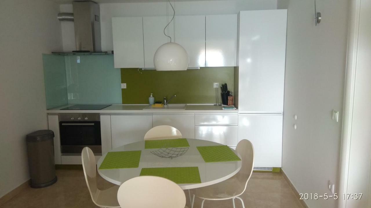 Apartments Niana With Heated Seawater Swimingpool Donji Okrug  エクステリア 写真