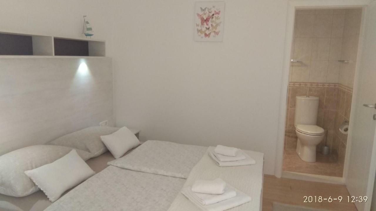 Apartments Niana With Heated Seawater Swimingpool Donji Okrug  エクステリア 写真