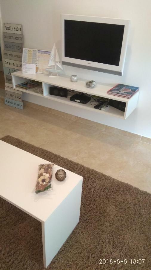 Apartments Niana With Heated Seawater Swimingpool Donji Okrug  エクステリア 写真